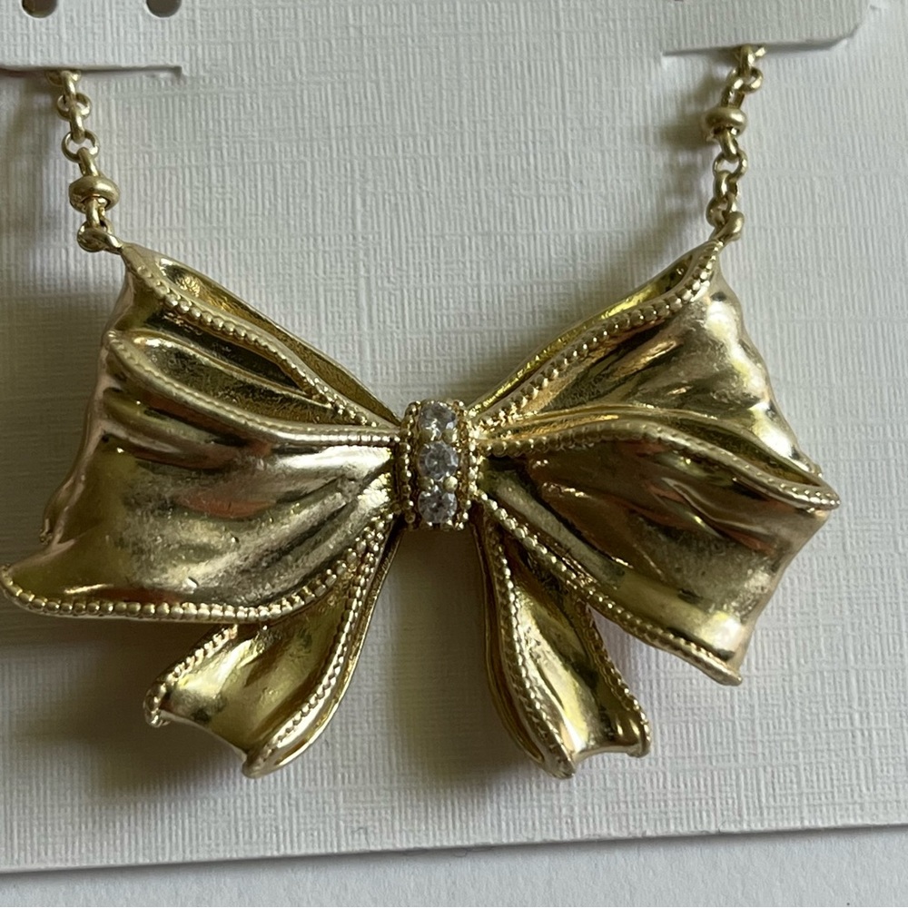 🎀Kendra Scott x Love Shack Fancy Gold Bow Necklace in White Crystal✨ - Picture 12 of 12